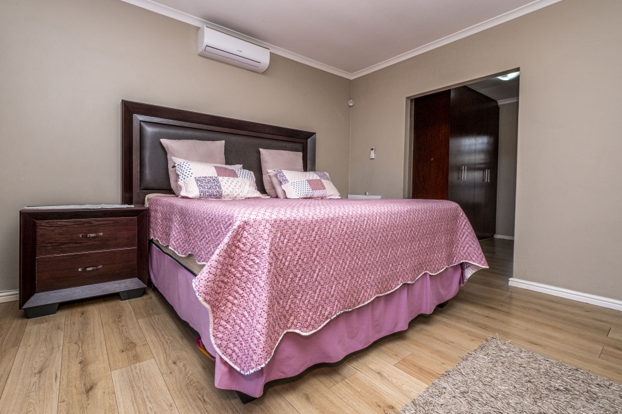 3 Bedroom Property for Sale in Jakarandas Western Cape